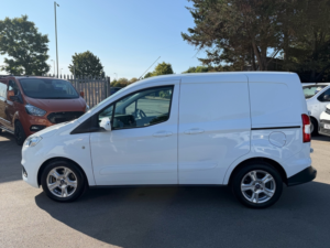 2021 Ford Transit Courier Courier Ecoboost Limited — image 5