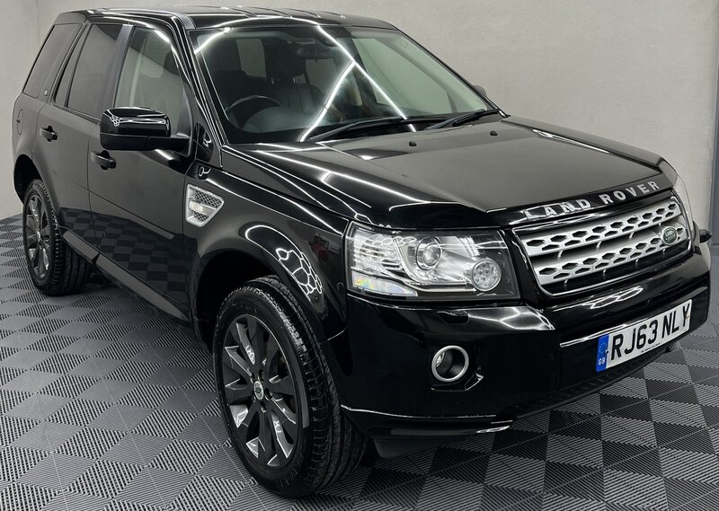 2014 Land Rover Freelander 2 2.2 Sd4 Xs 5dr in Black — image 1