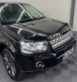 2014 Land Rover Freelander 2 2.2 Sd4 Xs 5dr in Black — image 5