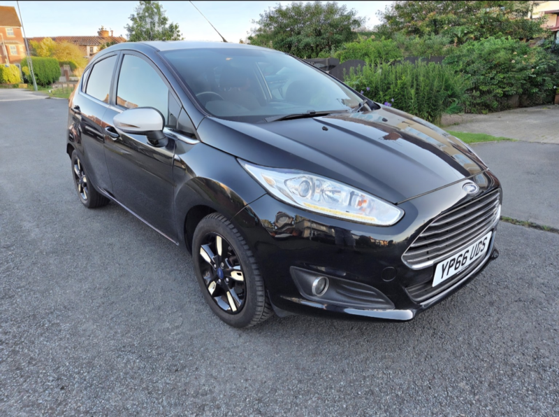 2016 Ford Fiesta 1.0 T Ecoboost Zetec Black Edition in Black — image 1