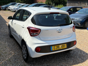 2018 Hyundai I10 1.0 Se Euro 6 5dr in White — image 4