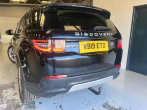 2019 Land Rover Discovery Sport 2.0 D180 Mhev Hse Auto 4WD Euro 6 (s/s) 5dr in Black — image 4