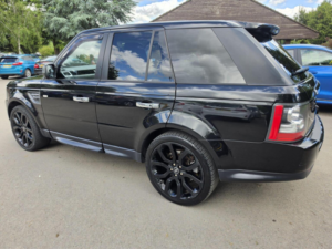 2010 Land Rover Range Rover Sport 3.6 Td V8 Hse Commandshift 4WD Euro 4 5dr in Black — image 4