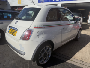 2011 Fiat 500 1.2 500 1.2 Lounge (start Stop) in White — image 4