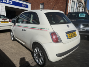 2011 Fiat 500 1.2 500 1.2 Lounge (start Stop) in White — image 6