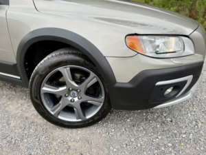 2013 Volvo Xc70 2.4 D5*se Lux Awd*12svs-Xenon-Leather-5pot*rare Specimen* in Gold — image 2