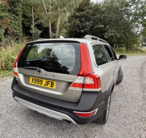 2013 Volvo Xc70 2.4 D5*se Lux Awd*12svs-Xenon-Leather-5pot*rare Specimen* in Gold — image 4