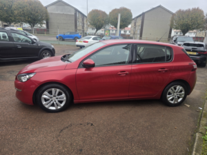 2015 Peugeot 308 1.6 Hdi Active in Red — image 4