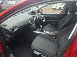 2015 Peugeot 308 1.6 Hdi Active in Red — image 5