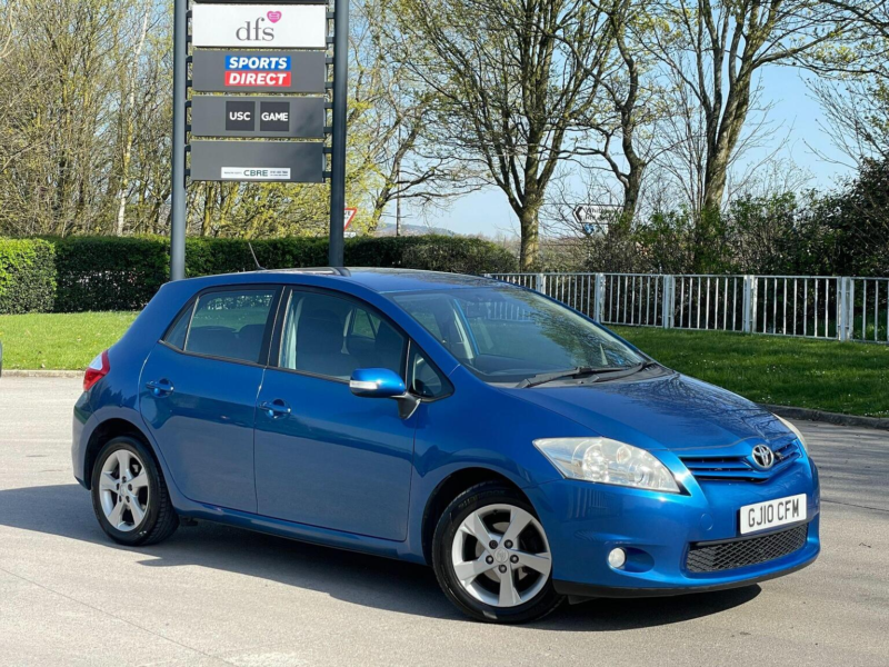 2010 Toyota Auris 1.6 V-Matic Tr 5dr in Blue — image 1