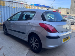 2011 Peugeot 308 1.6 Hdi Fap S Egc 5dr in Silver — image 3