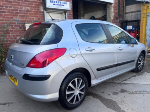 2011 Peugeot 308 1.6 Hdi Fap S Egc 5dr in Silver — image 4