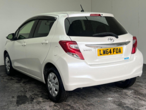 2014 Toyota Yaris 1.33 Dual Vvt-I Icon Multidrive S Euro 5 5dr Euro 5 in White — image 3