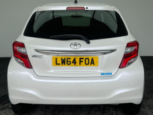 2014 Toyota Yaris 1.33 Dual Vvt-I Icon Multidrive S Euro 5 5dr Euro 5 in White — image 4