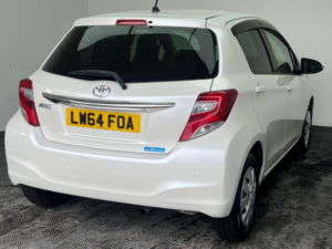 2014 Toyota Yaris 1.33 Dual Vvt-I Icon Multidrive S Euro 5 5dr Euro 5 in White — image 6