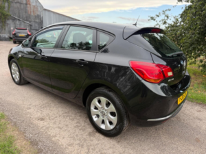 2015 Vauxhall Astra 1.6 Cdti Ecoflex 94g Design Euro 6 (s/s) 5dr in Black — image 2