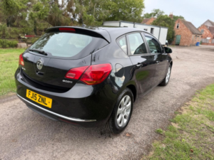 2015 Vauxhall Astra 1.6 Cdti Ecoflex 94g Design Euro 6 (s/s) 5dr in Black — image 4