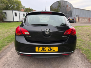 2015 Vauxhall Astra 1.6 Cdti Ecoflex 94g Design Euro 6 (s/s) 5dr in Black — image 5
