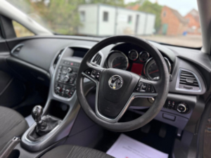 2015 Vauxhall Astra 1.6 Cdti Ecoflex 94g Design Euro 6 (s/s) 5dr in Black — image 6