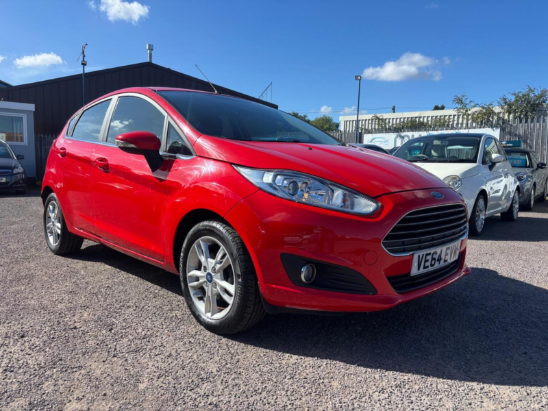 2014 Ford Fiesta 1.25 Zetec Euro 5 5dr in Red — image 1