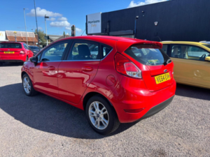 2014 Ford Fiesta 1.25 Zetec Euro 5 5dr in Red — image 2