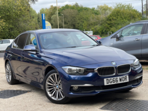 2016 BMW 3 Series 2.0 320d Luxury Auto Euro 6 (s/s) 4dr in Blue — image 4