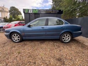 2002 Jaguar X-Type 2.1 V6 Se 4dr in Blue — image 2