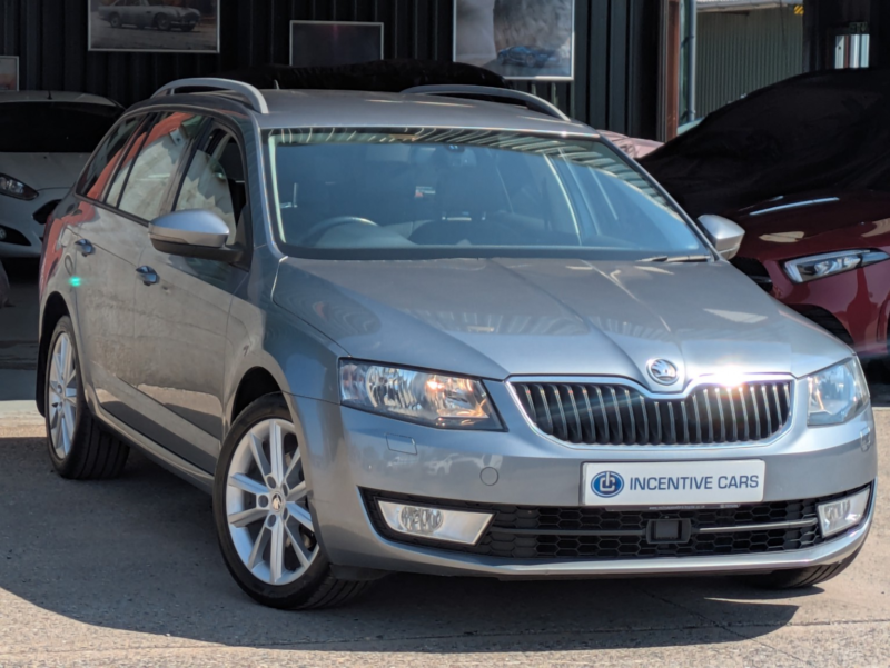 2013 Skoda Octavia 1.6 Tdi Elegance Automatic. £20 Road Tax. Last Owner For 8 Years. Just Serviced. Sat Nav. in Grey — image 1