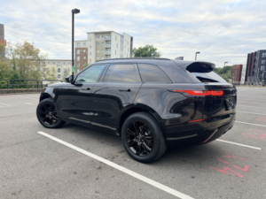 2022 Land Rover Range Rover Velar 2.0 P250 R-Dynamic Se in Black — image 4