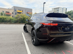 2022 Land Rover Range Rover Velar 2.0 P250 R-Dynamic Se in Black — image 5