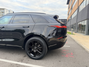 2022 Land Rover Range Rover Velar 2.0 P250 R-Dynamic Se in Black — image 6