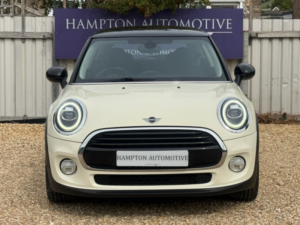 2018 MINI Hatch 1.5 Cooper Hatchback 3dr Petrol Manual Euro 6 (s/s) (136 Ps) in White — image 2