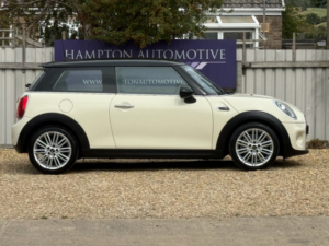 2018 MINI Hatch 1.5 Cooper Hatchback 3dr Petrol Manual Euro 6 (s/s) (136 Ps) in White — image 4