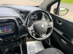 2017 Renault Captur 1.2 Dynamique S Nav Tce 120 in Black — image 3