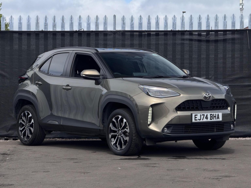 2024 Toyota Yaris Cross 1.5 Vvt-H Design E-CVT Euro 6 (s/s) 5dr in Bronze — image 1