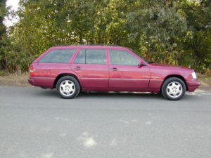1995 Mercedes-Benz 200 Ref 8762 - Mercedes Benz W124 E200 Estate Petrol Automatic (rhd - Uk Car) in Red — image 2