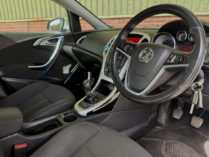 2012 Vauxhall Astra 1.6 16v Sri Vx Line in White — image 6