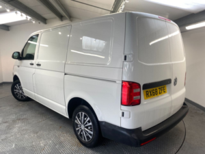 2018 Volkswagen Transporter 2.0 Tdi T28 Bluemotion Tech Startline Panel Van 5dr Diesel Manual Fwd Swb Euro 6 (s/s) (102 Ps) in White — image 4
