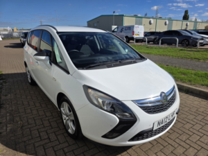 2012 Vauxhall Zafira Tourer 1.4 T Exclusiv in White — image 2