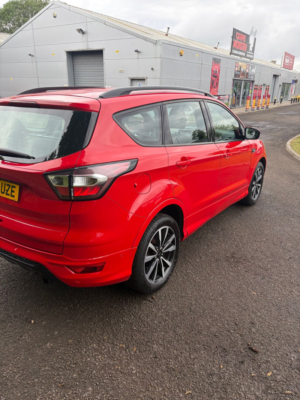 2017 Ford Kuga 1.5 Tdci St-Line SUV 5dr Diesel Manual Euro 6 (s/s) (120 Ps) in Red — image 5