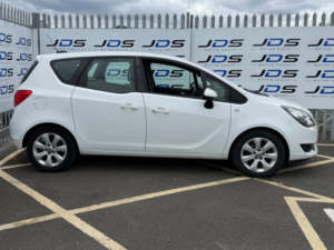 2017 Vauxhall Meriva 1.4i Life MPV 5dr Petrol Manual Euro 6 (100 Ps) in White — image 3