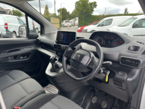 2021 Peugeot Partner 1.5 Bluehdi 1000 Professional in White — image 4