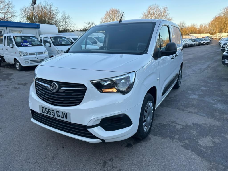 2019 Vauxhall Combo Turbo D Sportive — image 1