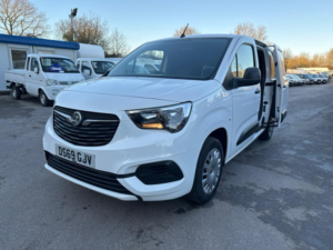 2019 Vauxhall Combo Turbo D Sportive — image 2