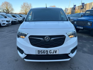 2019 Vauxhall Combo Turbo D Sportive — image 4