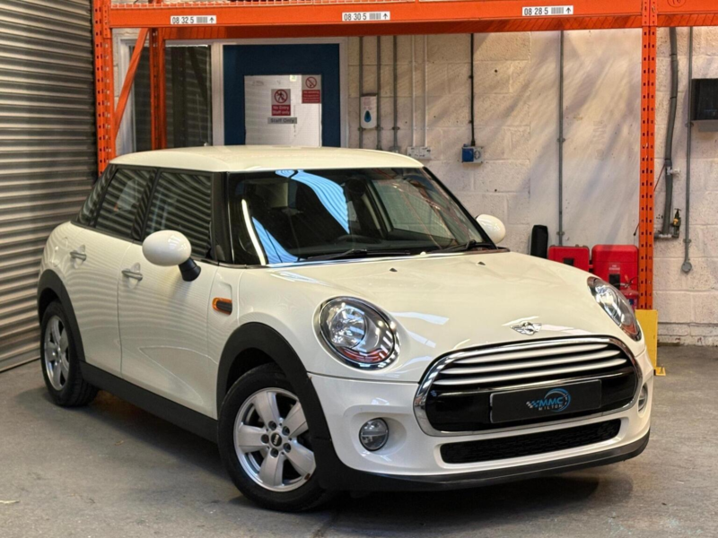 2015 MINI Hatch 1.5 Cooper Euro 6 (s/s) 5dr in White — image 1