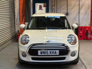 2015 MINI Hatch 1.5 Cooper Euro 6 (s/s) 5dr in White — image 4