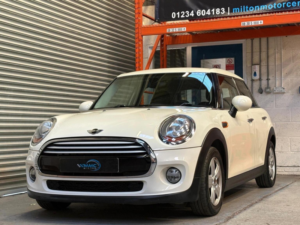 2015 MINI Hatch 1.5 Cooper Euro 6 (s/s) 5dr in White — image 5