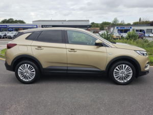 2018 Vauxhall Grandland X 1.2 Turbo Tech Line Nav Euro 6 (s/s) 5dr in Gold — image 5