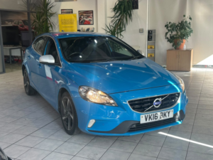 2016 Volvo V40 2.0 R-Design D2 in Blue — image 2